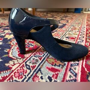 Giani Bernini navy blue pumps